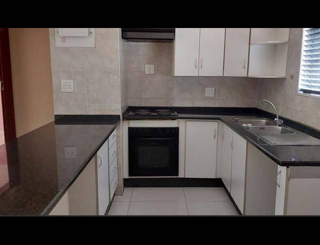 2 BEDROOM TOWNHOUSE FOR SALE IN BASSONIA